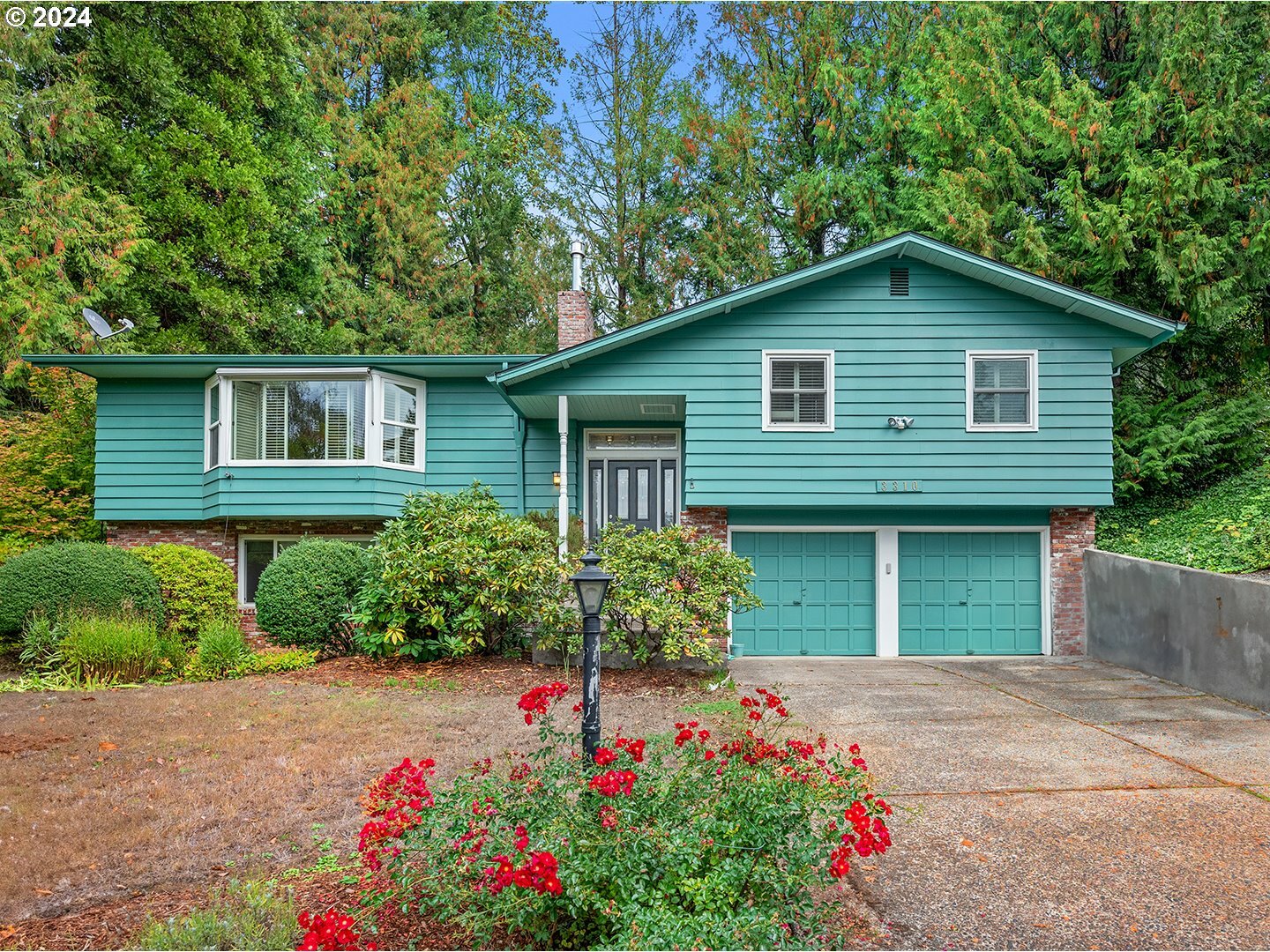 Property Photo:  3310 SW 66th Ave  OR 97225 