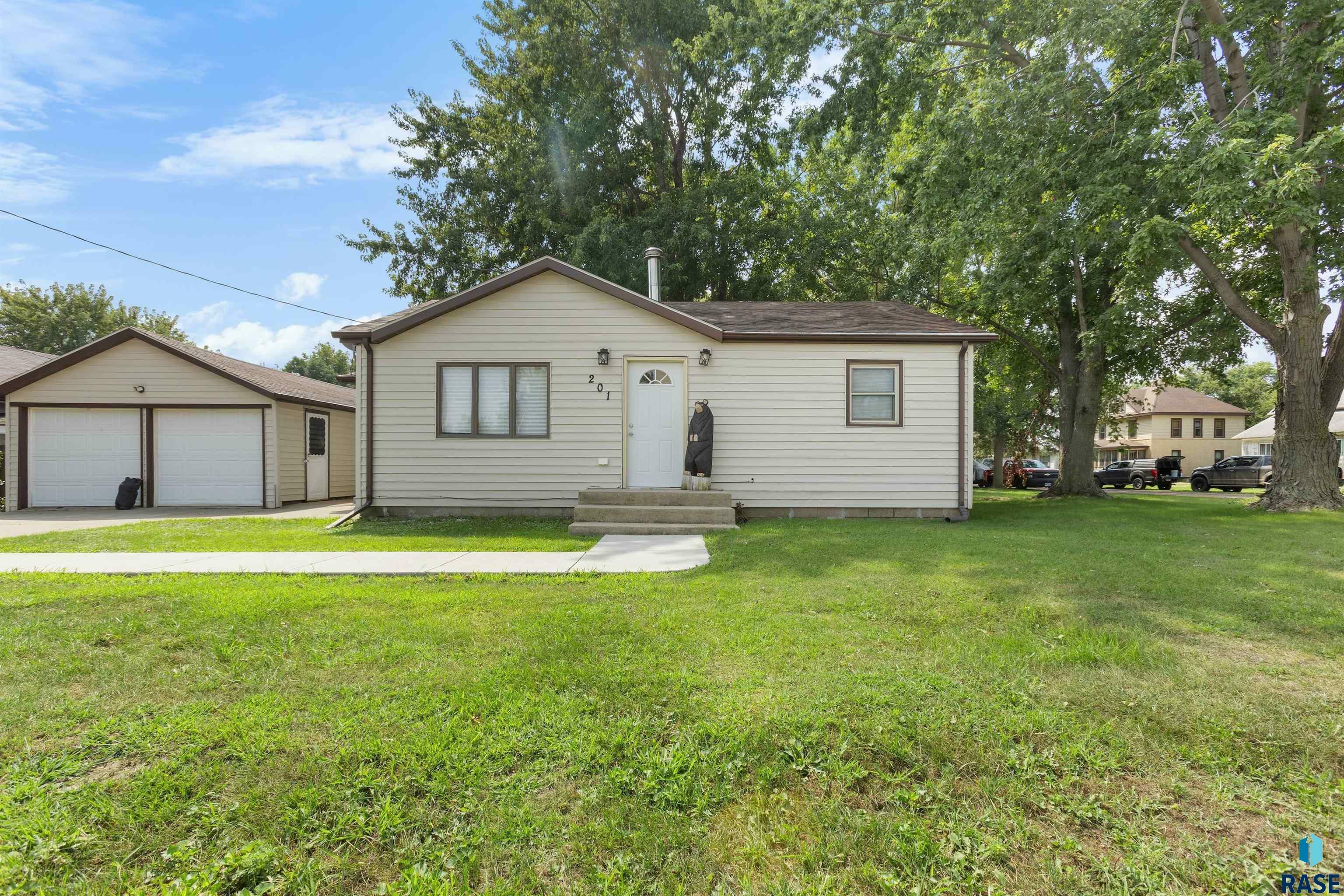 Property Photo:  201 E 1st St  SD 57077 