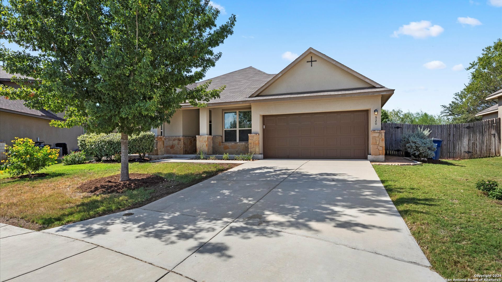 Property Photo:  520 Meadow Wind  TX 78132 