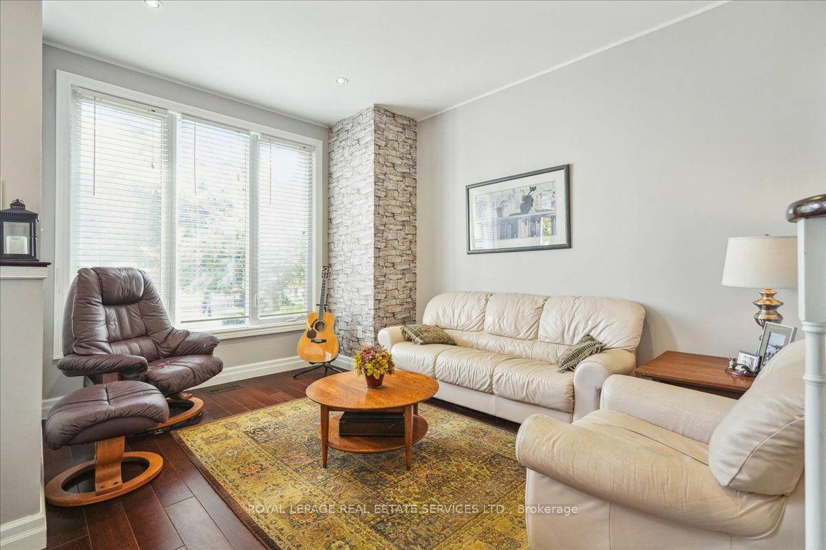 Property Photo:  2426 The Promenade  ON L6H 6J7 