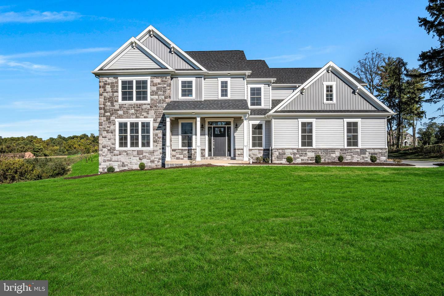 Property Photo:  402 Sawtooth Oak Dr  PA 17339 