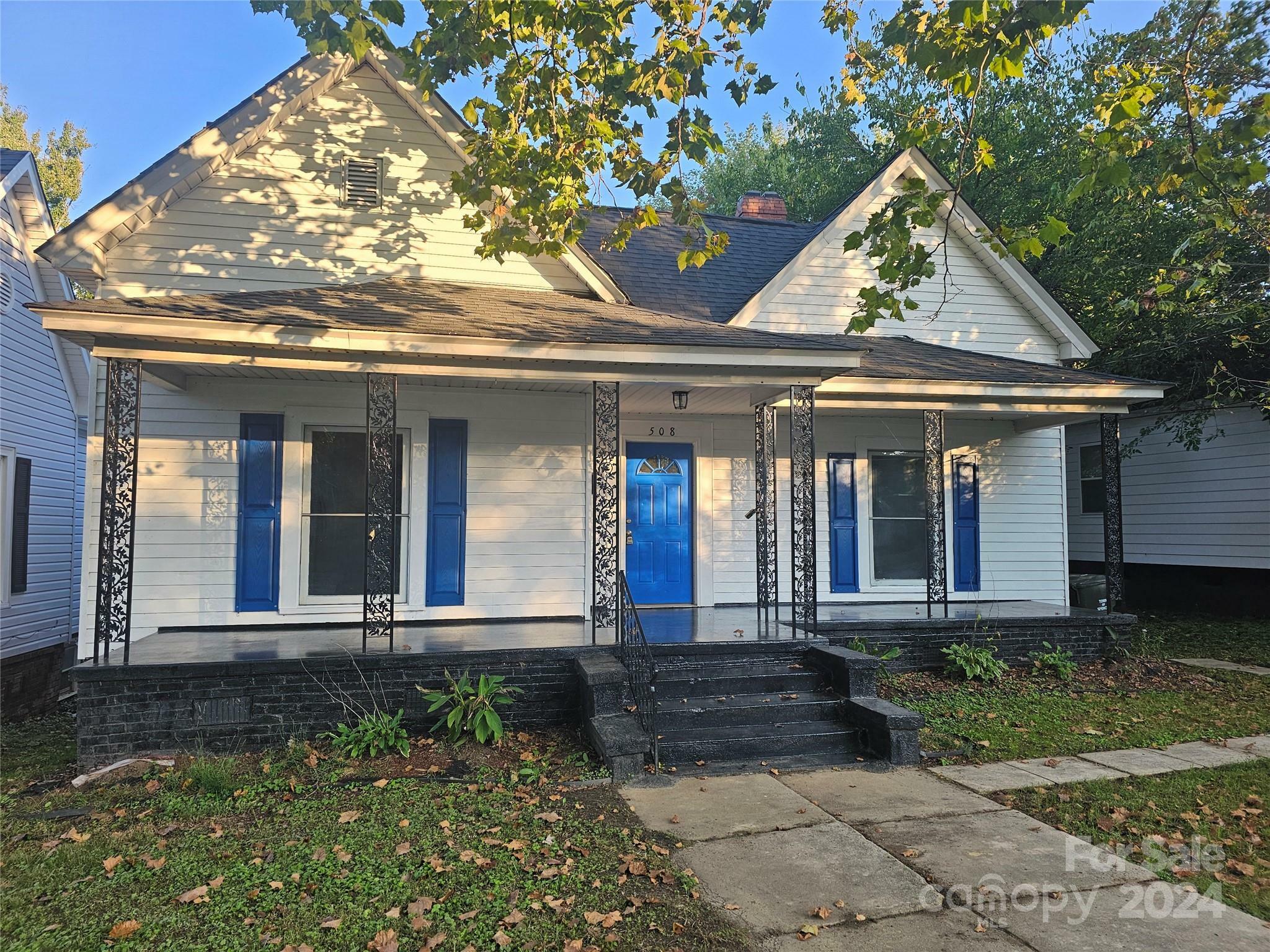 Property Photo:  508 S Yadkin Avenue  NC 28159 