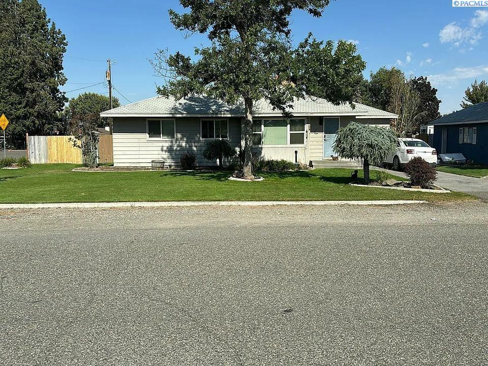 4421 W Nixon St  Pasco WA 99301 photo