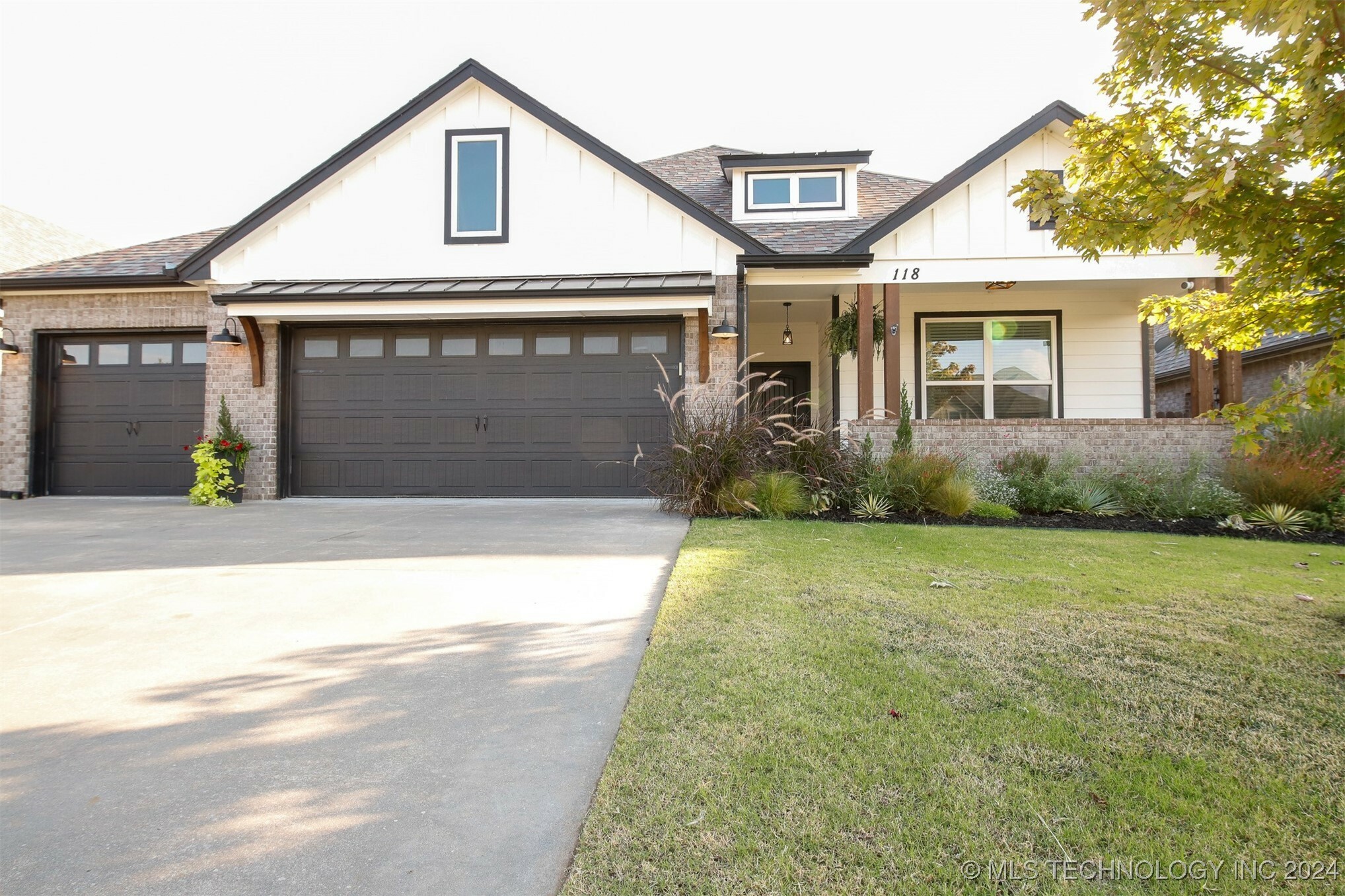 Property Photo:  118 W 130th Place S  OK 74037 