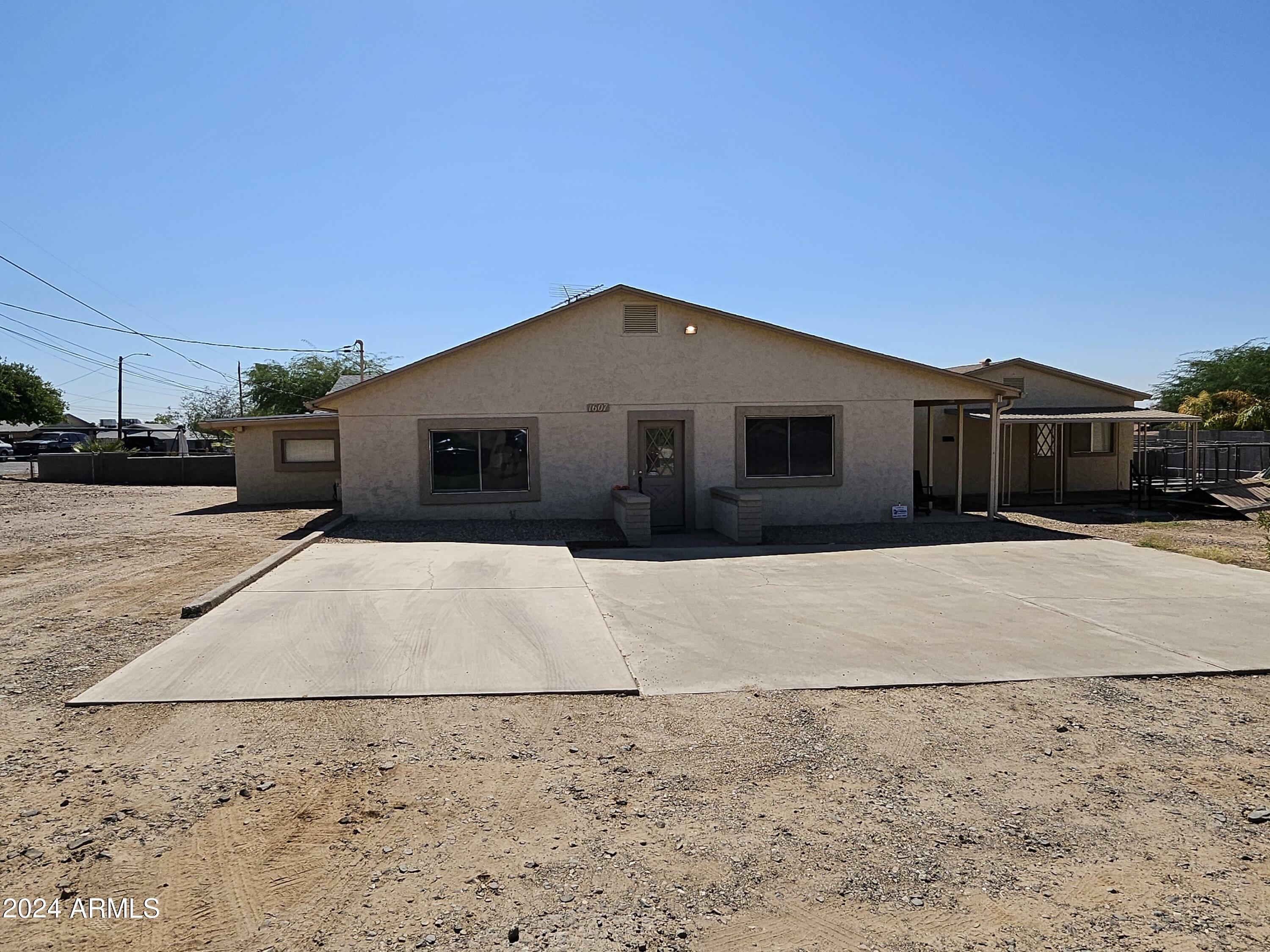 Property Photo: 1607 W Shangri La Road AZ 85029