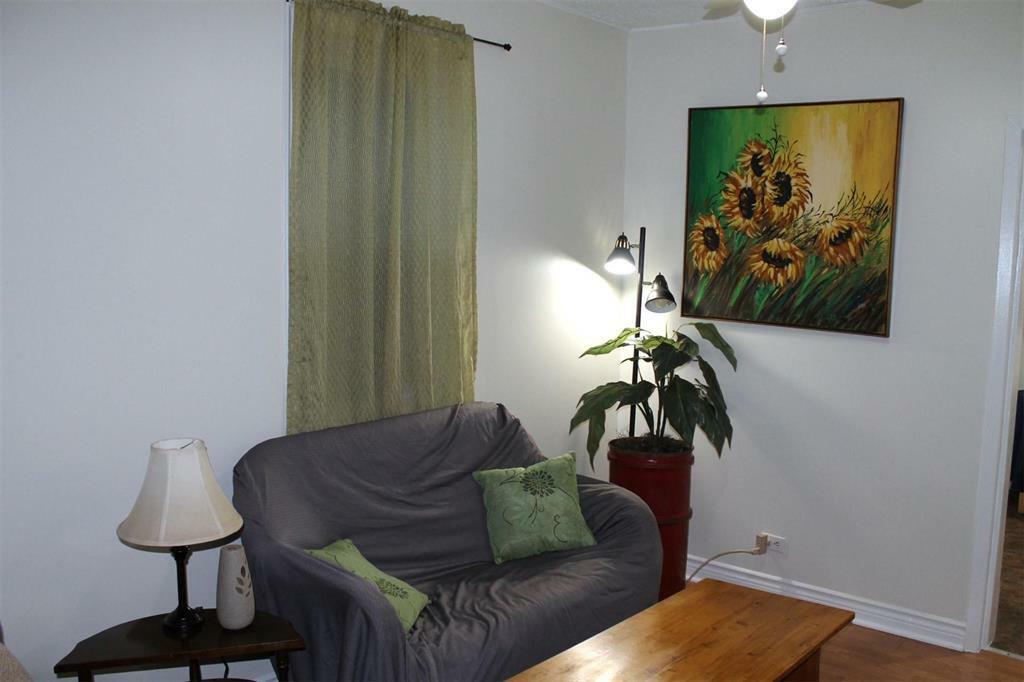 Property Photo:  410 Minnigaffe Street  MB R2X 1Z6 