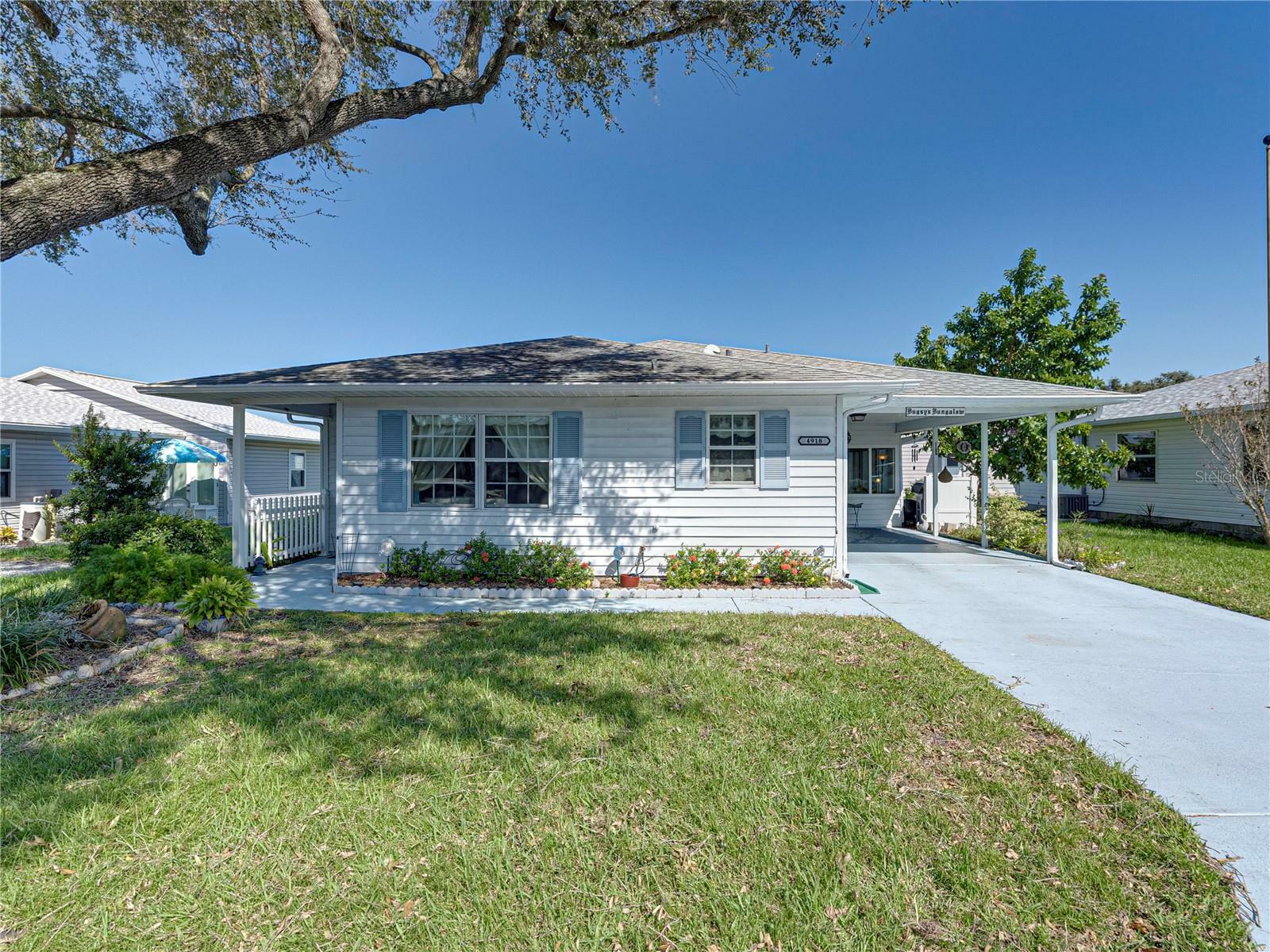 Property Photo:  4918 Colonnades Circle W  FL 33811 