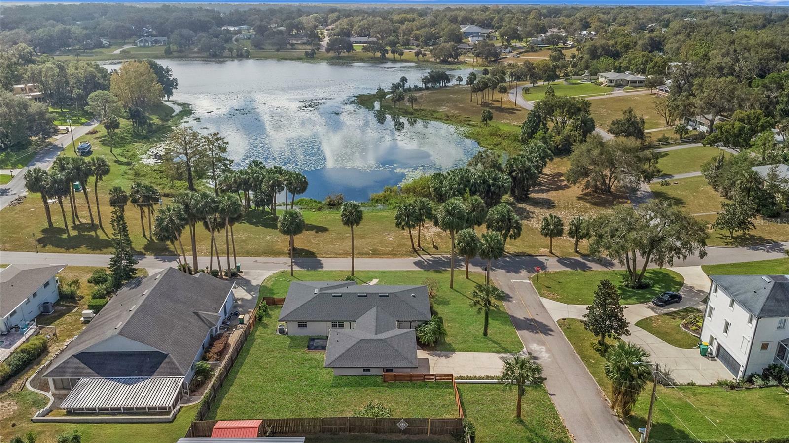 Property Photo:  701 E Key Avenue  FL 32726 