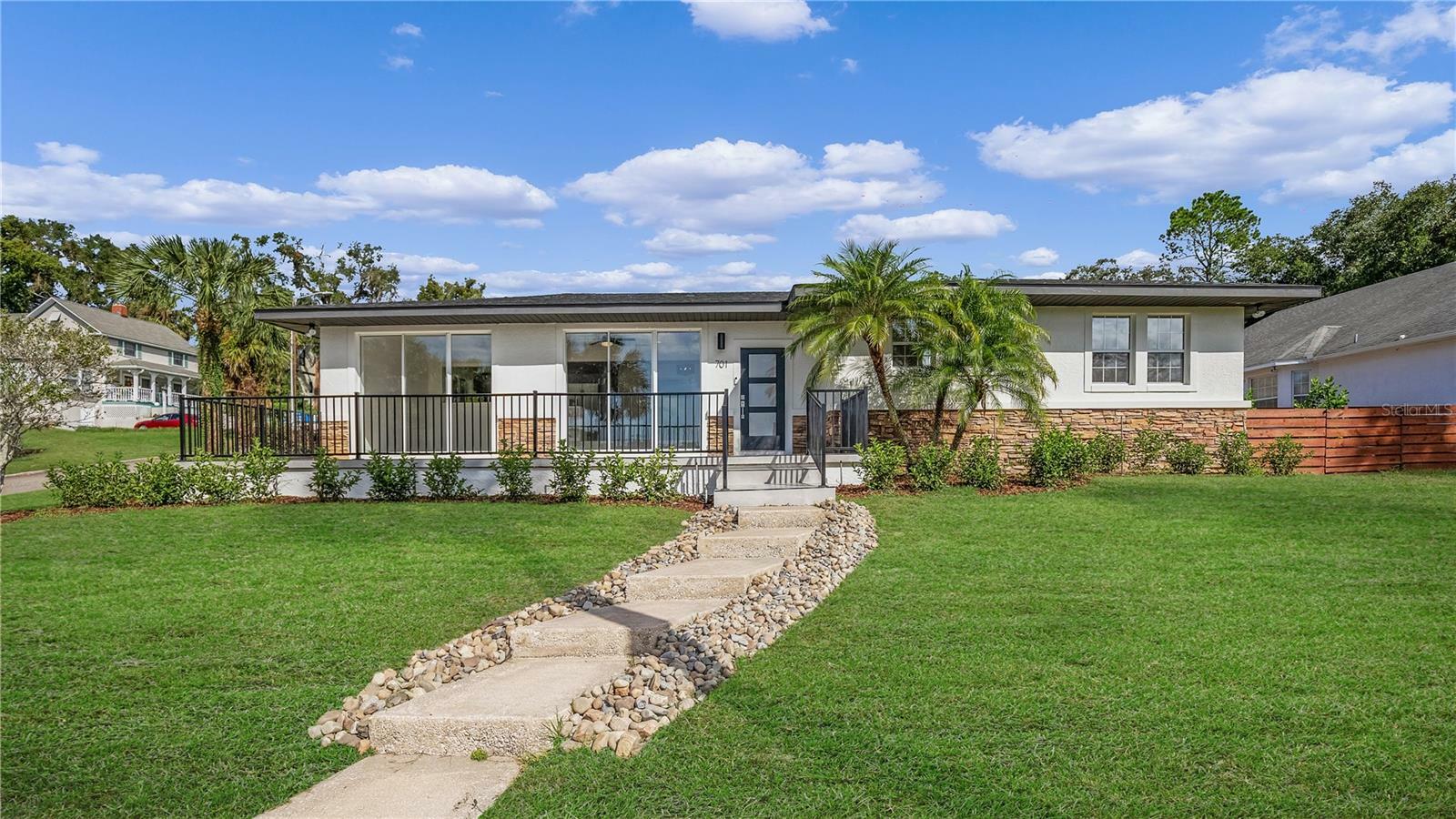 Property Photo:  701 E Key Avenue  FL 32726 