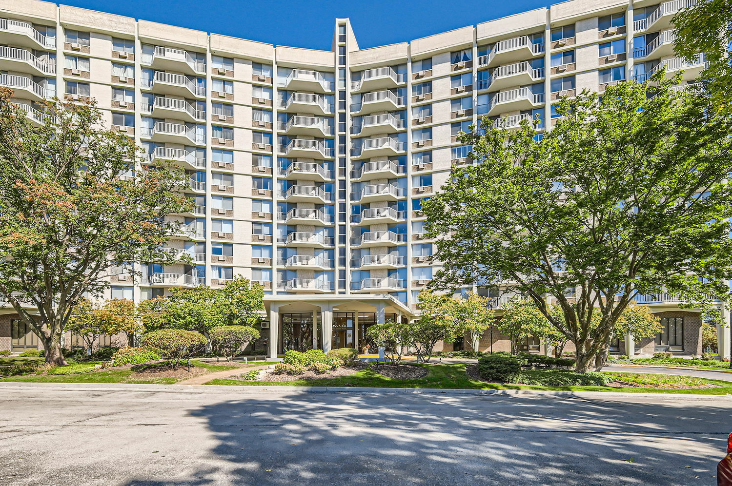 20 N Tower Road 12M  Oak Brook IL 60523 photo