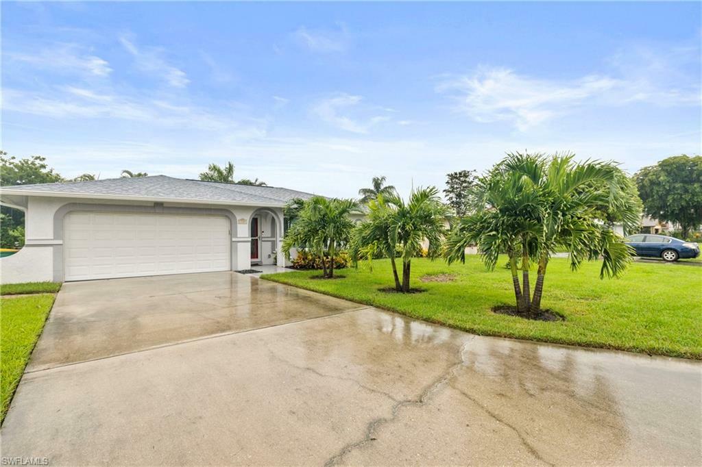 Property Photo:  133 Debron Dr  FL 34112 