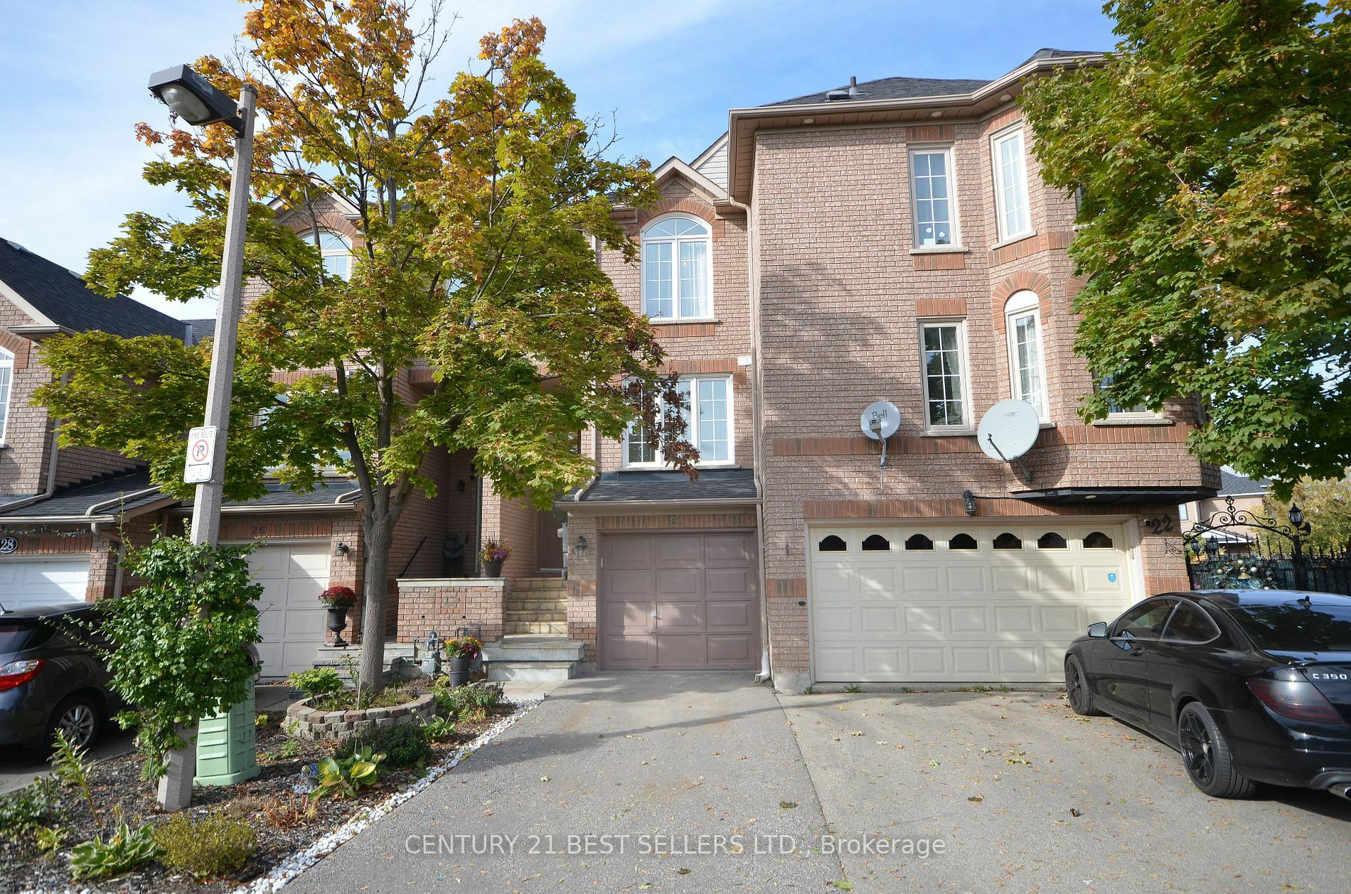 24 Tania Cres  Vaughan ON L6A 2M8 photo