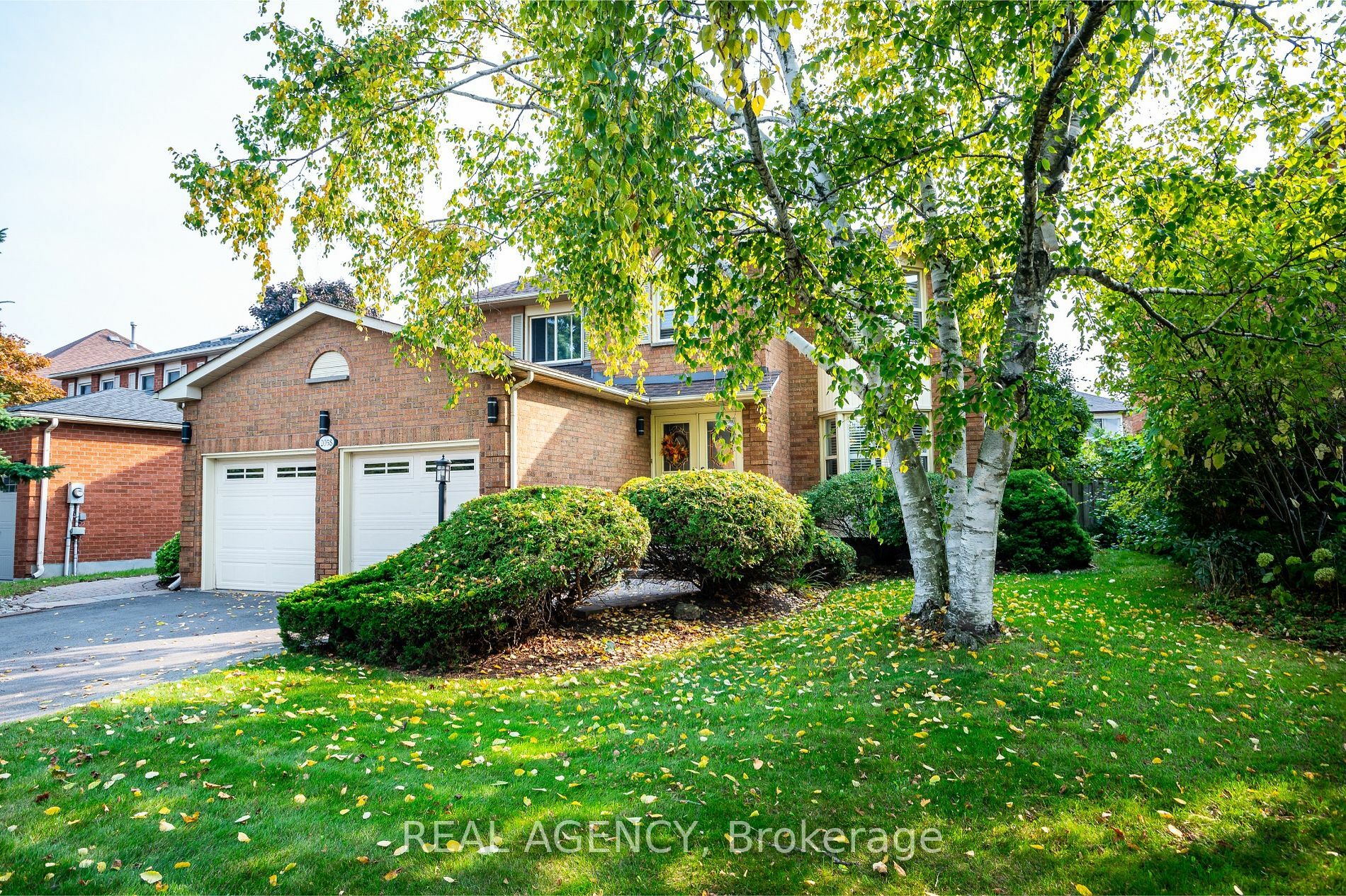 2058 Grand Blvd  Oakville ON L6H 4X9 photo