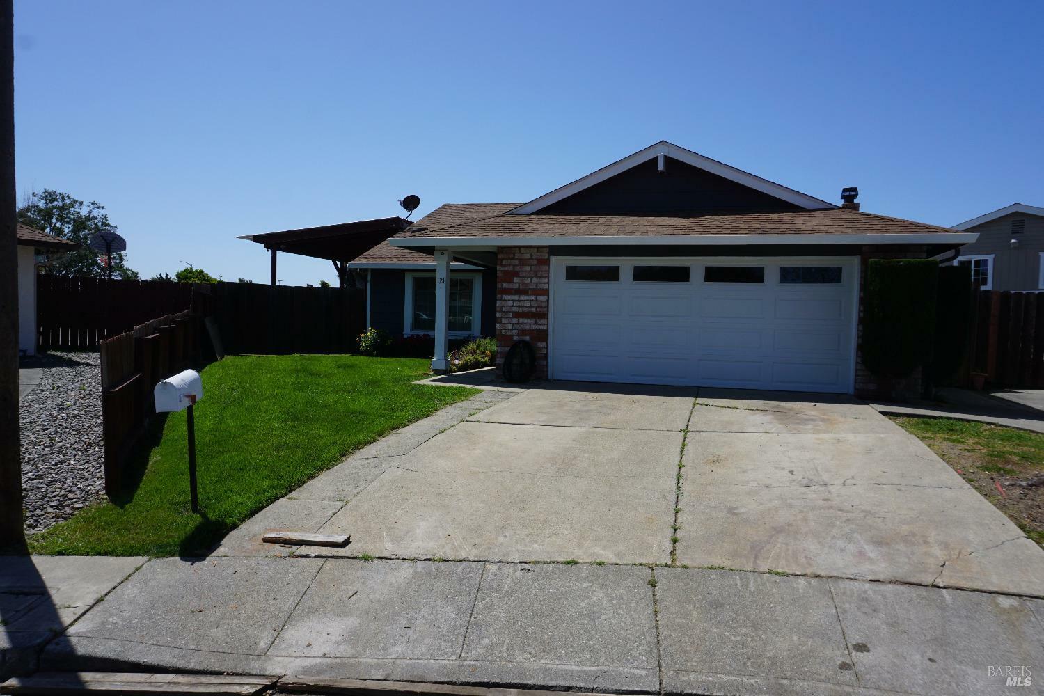 Property Photo: 121 Forsythia Court CA 94589