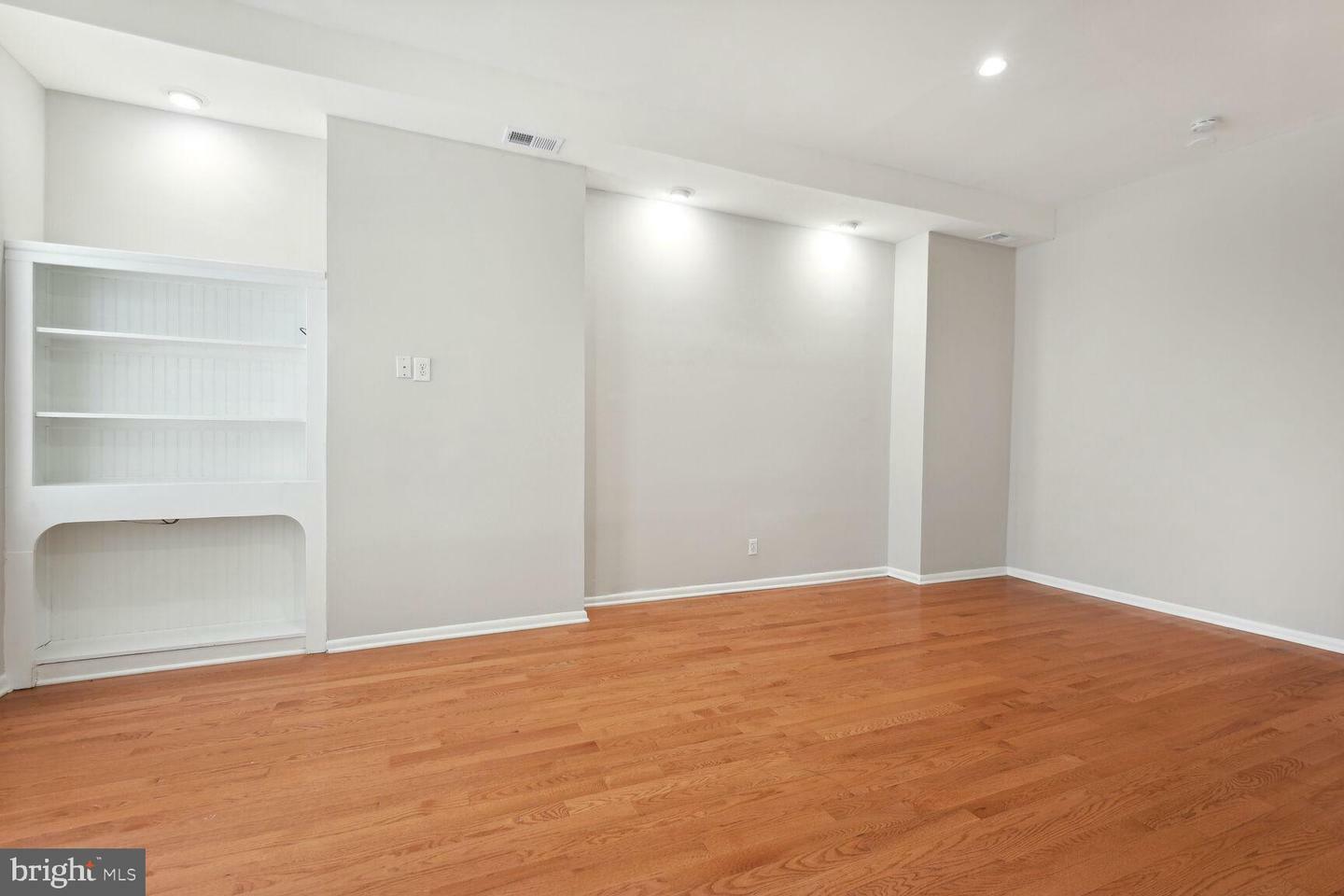 Property Photo:  952 Florida Avenue NW  DC 20001 