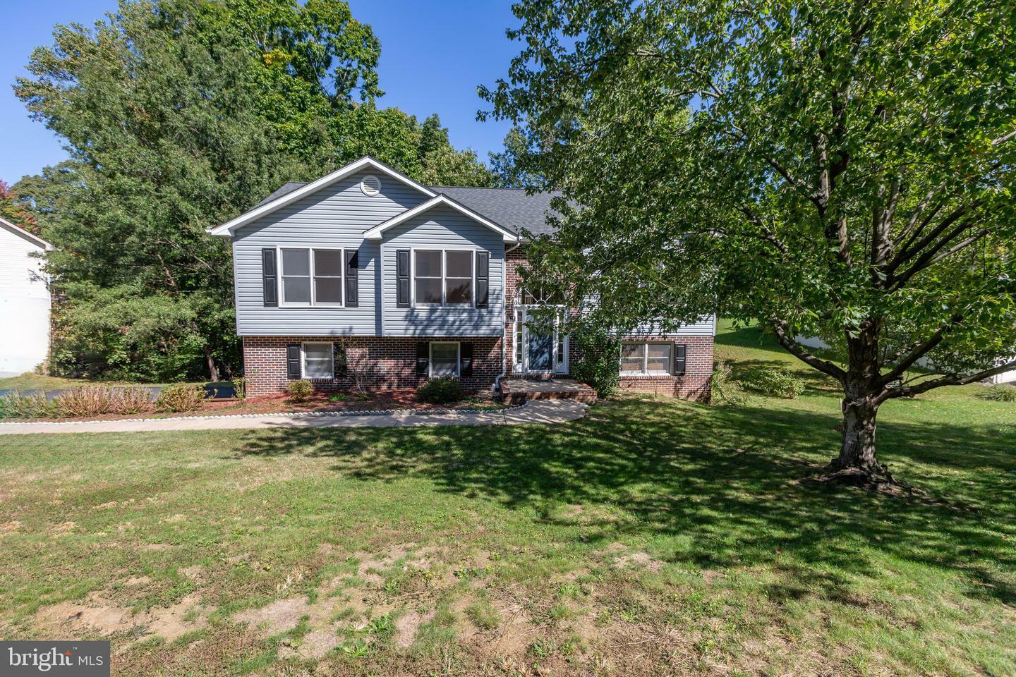 Property Photo:  4403 Murven Park Lane  VA 22408 