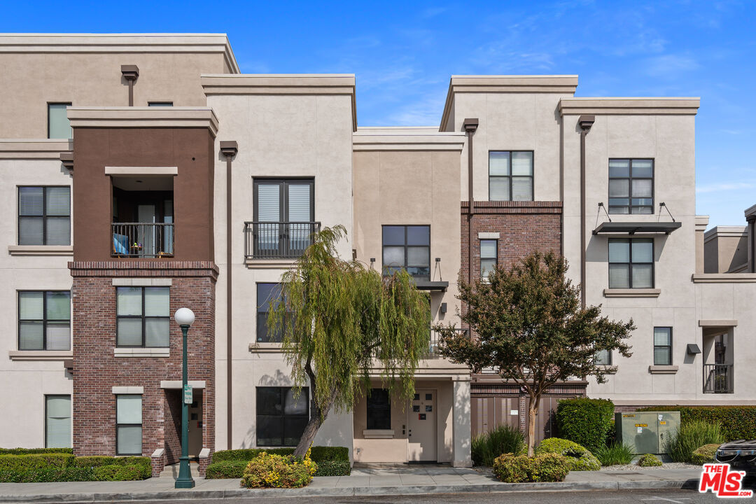 Property Photo: 125 W Colorado Blvd CA 91016