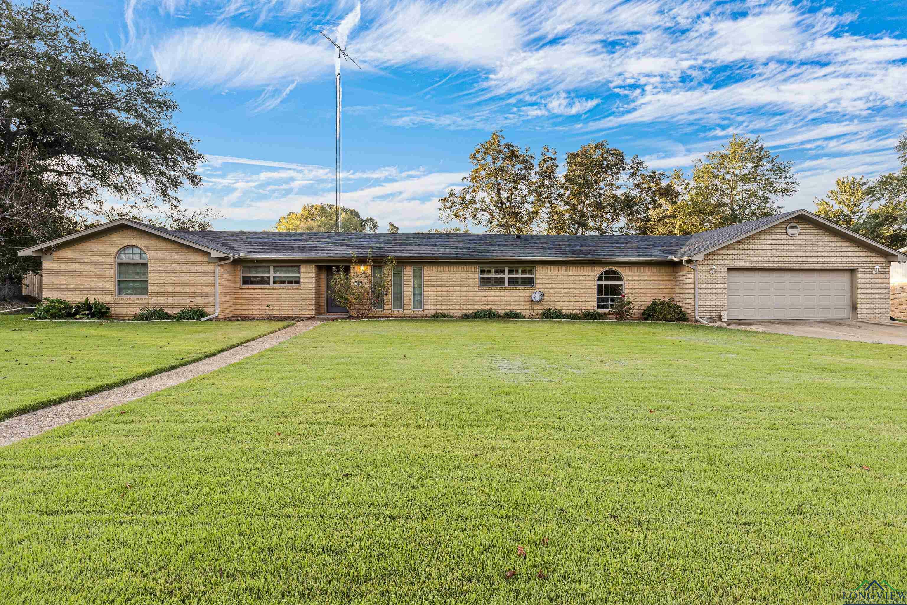 913 Elizabeth  Gilmer TX 75644 photo