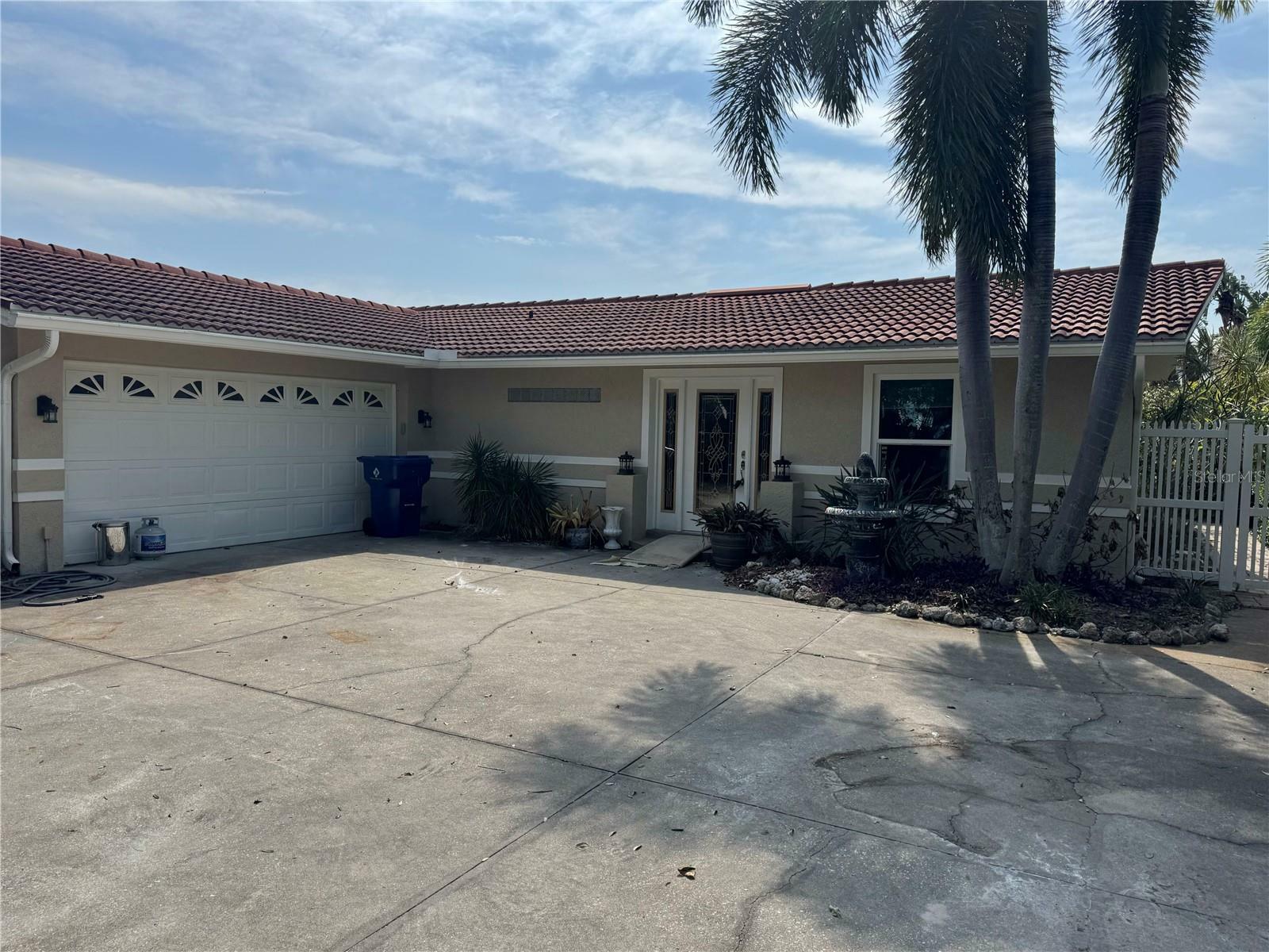 Property Photo:  165 Shore Drive  FL 34683 