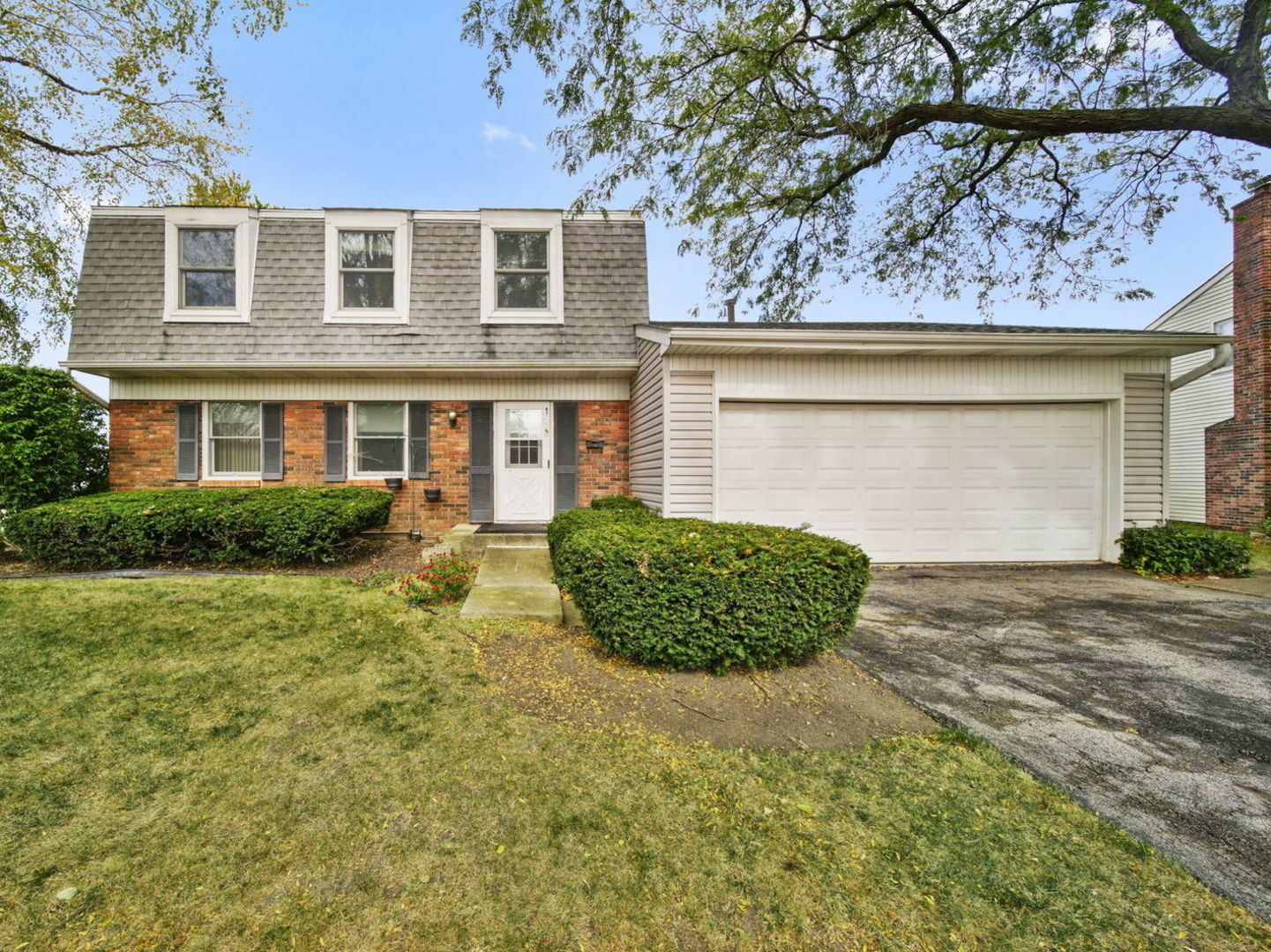 Property Photo:  1422 Chalfont Drive  IL 60194 