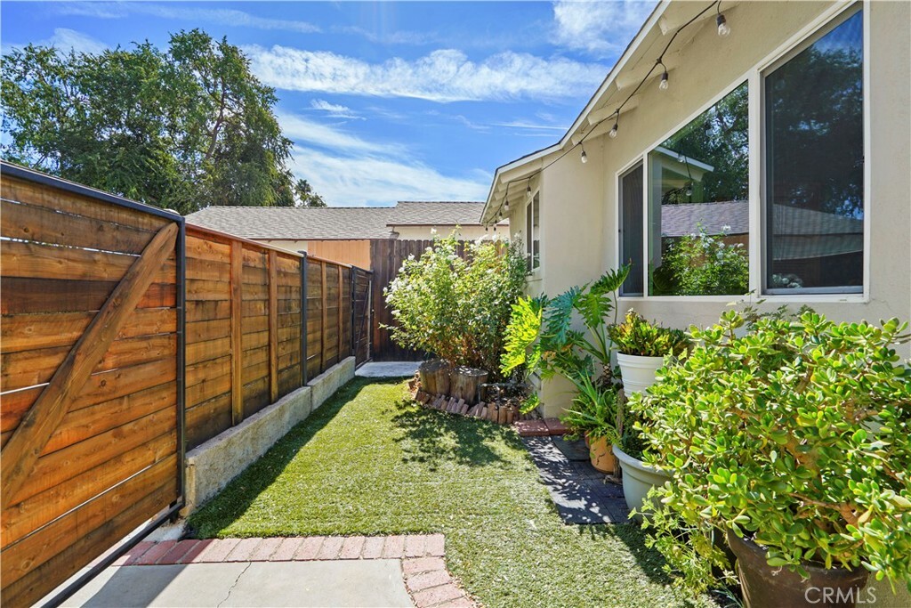 Property Photo:  6213 Enfield Avenue  CA 91316 