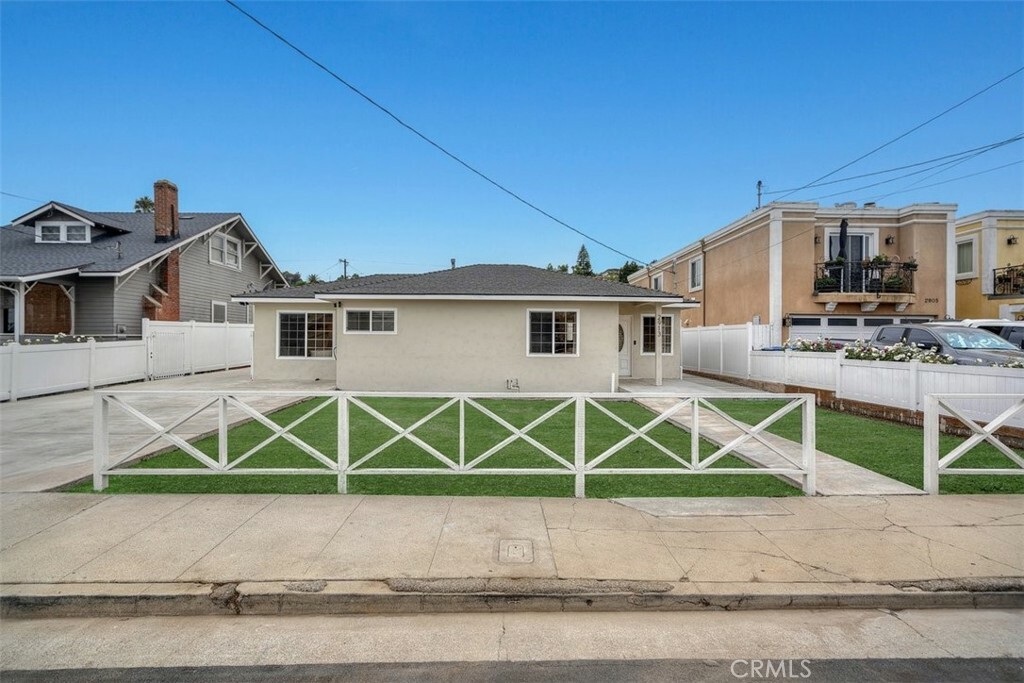 Property Photo:  2913 S Denison Avenue  CA 90731 