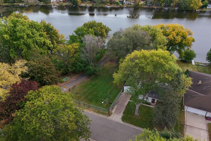 489 Gentry Avenue N  Oakdale MN 55128 photo