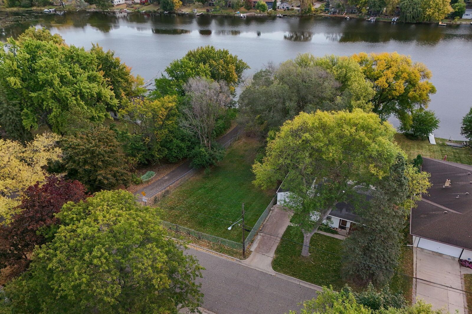 Property Photo:  489 Gentry Avenue N  MN 55128 