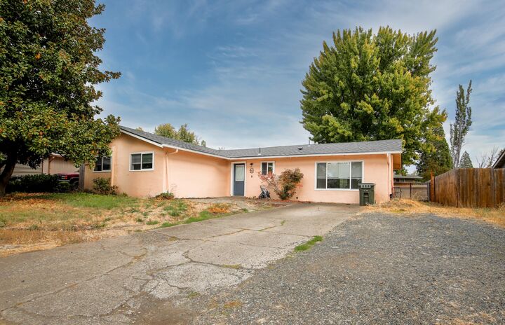 307 S Buchanan Avenue  Eagle Point OR 97524 photo