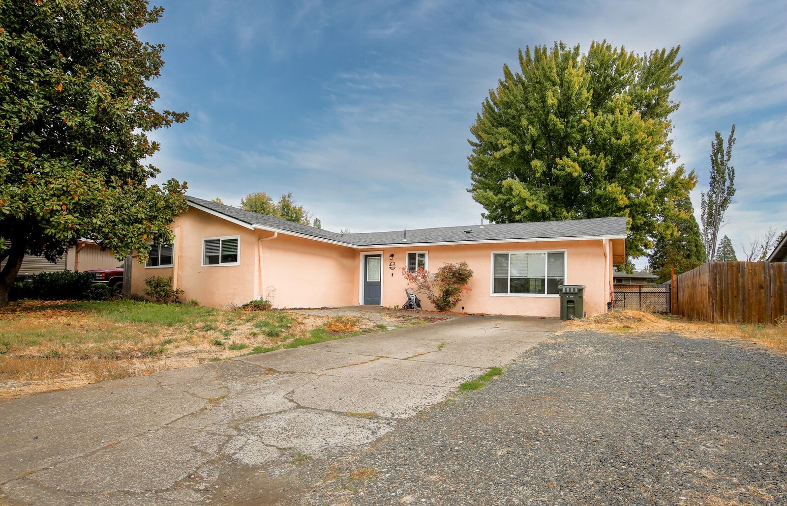 Property Photo:  307 S Buchanan Avenue  OR 97524 