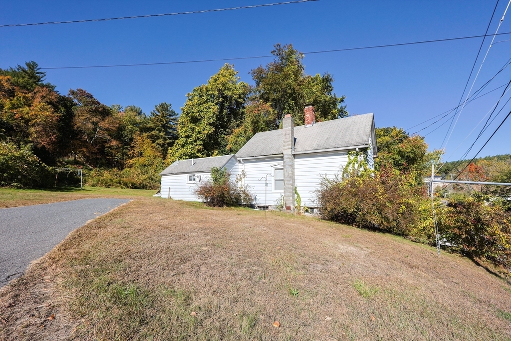 Property Photo:  8 Mumford Rd  MA 01590 