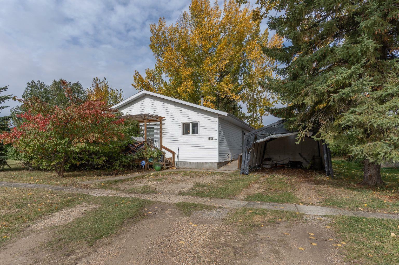 Property Photo:  212 Mainstreet  AB T0B 2M0 