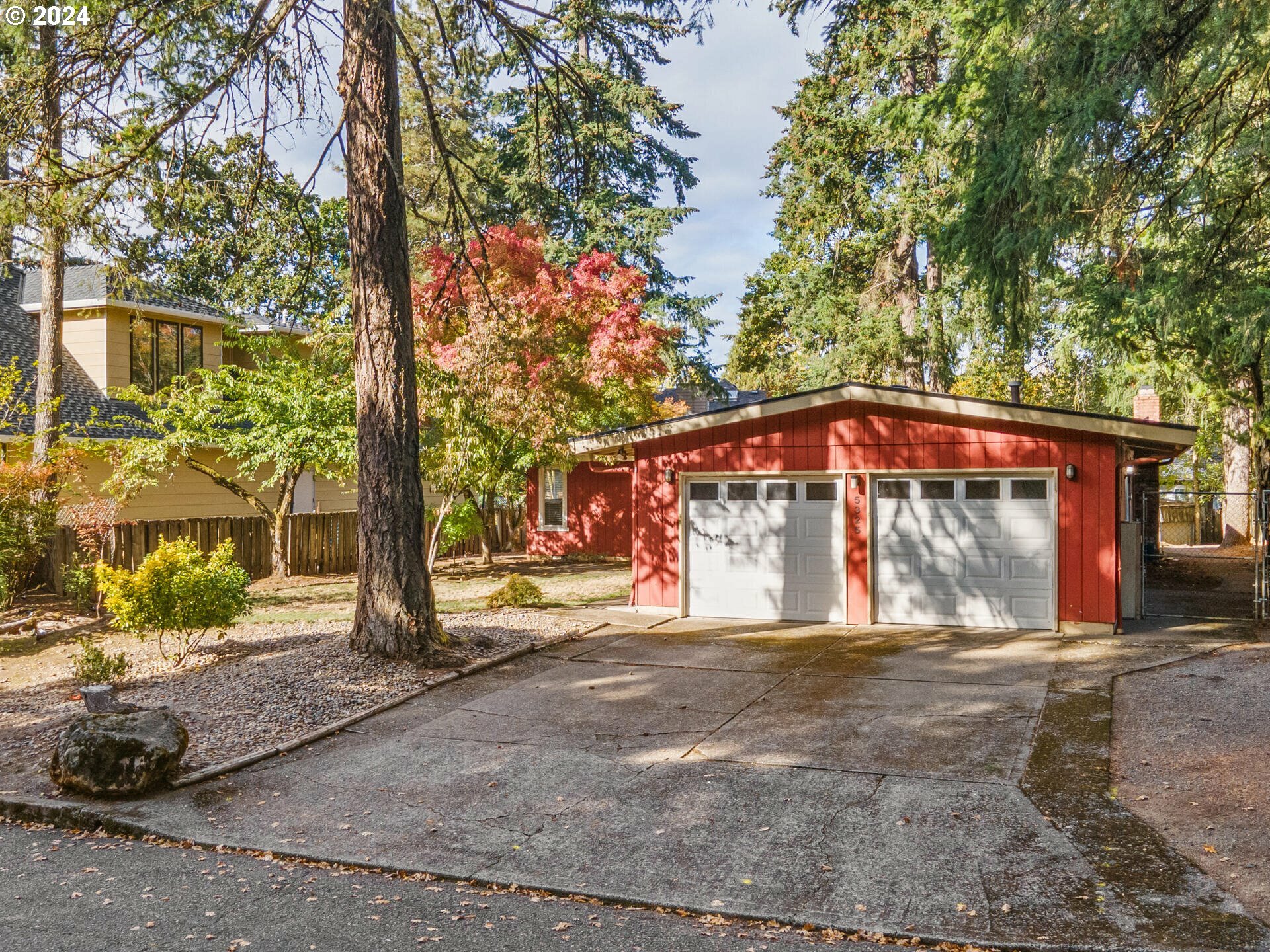 Property Photo:  5325 Oakridge Rd  OR 97035 