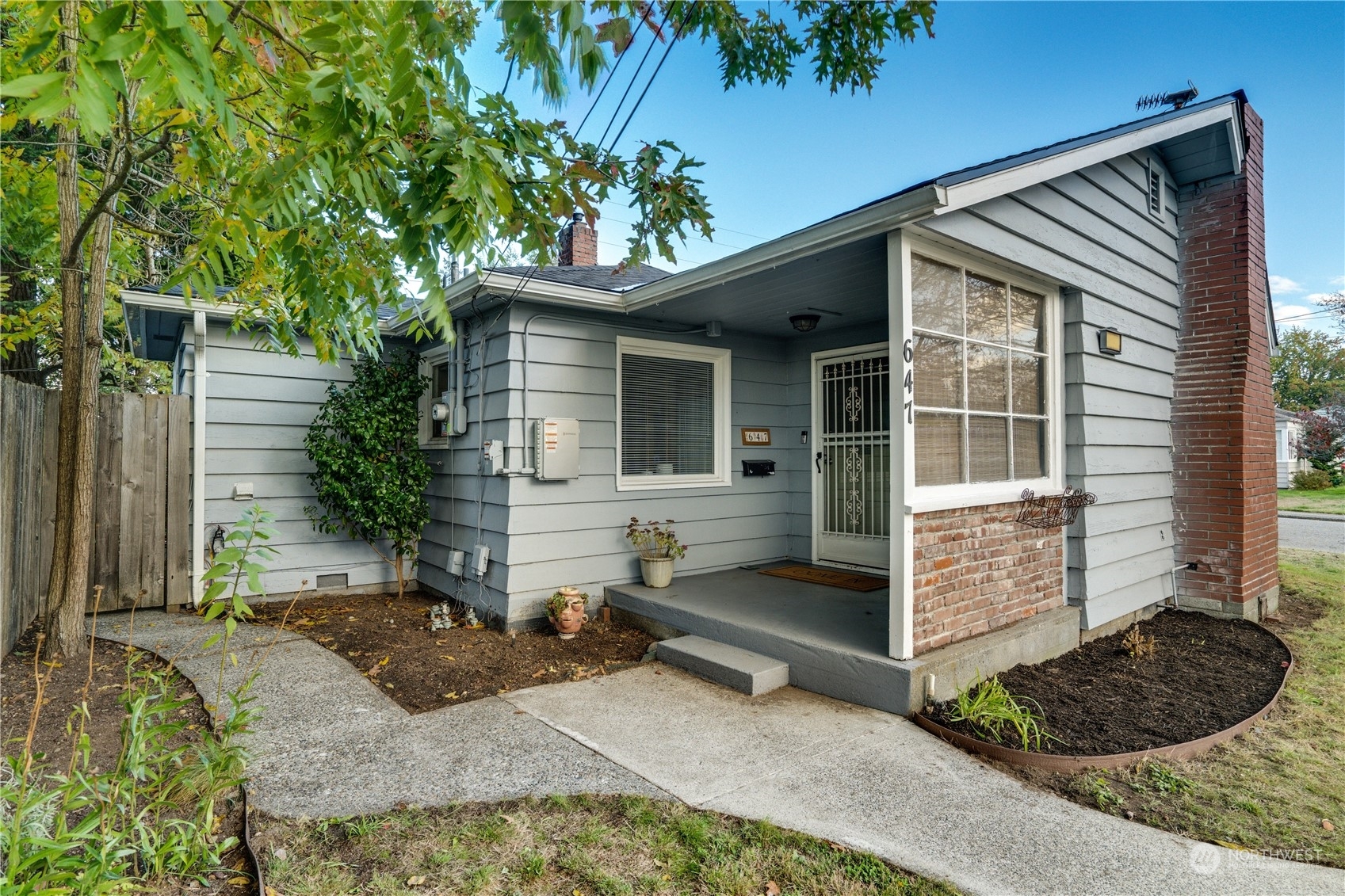 Property Photo:  647 S Hawthorne Street  WA 98465 