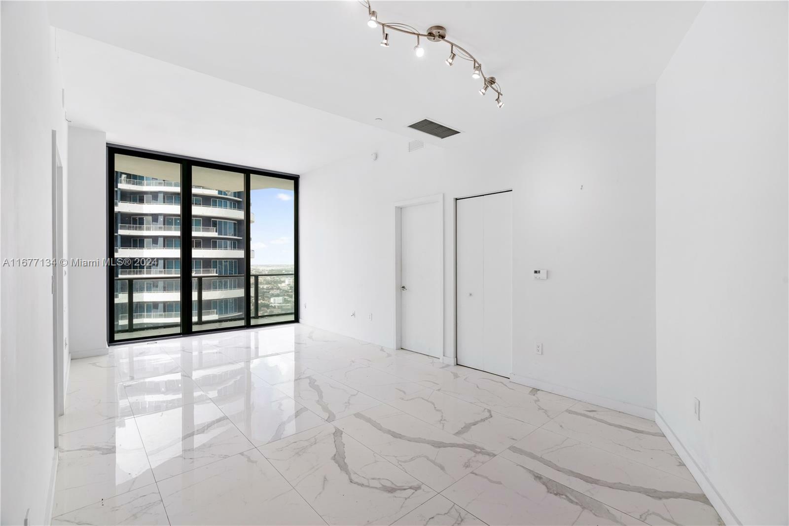 Property Photo:  1300 S Miami Ave Ph4909  FL 33130 