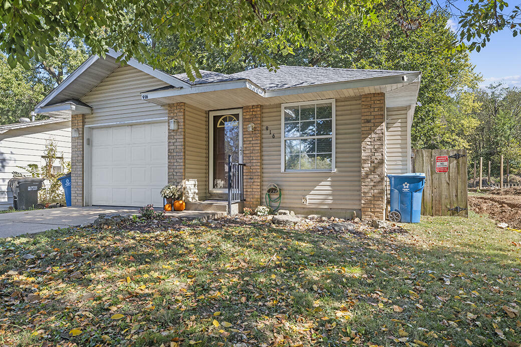 Property Photo: 916 S Kansas Avenue MO 65802