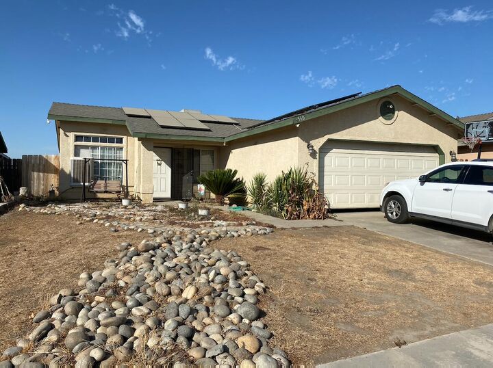 560 Dogwood Avenue  Tulare CA 93274 photo