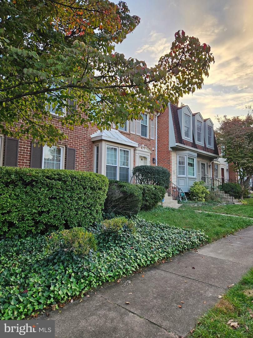 Property Photo: 6517 Kemper Lakes Court VA 22312