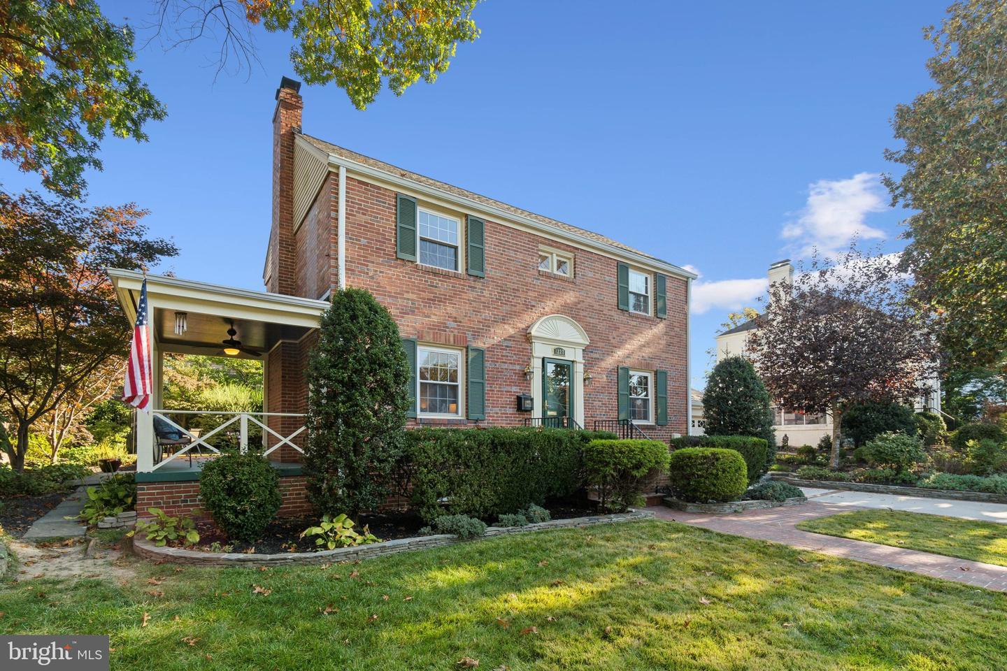 1227 S Oakcrest Road  Arlington VA 22202 photo