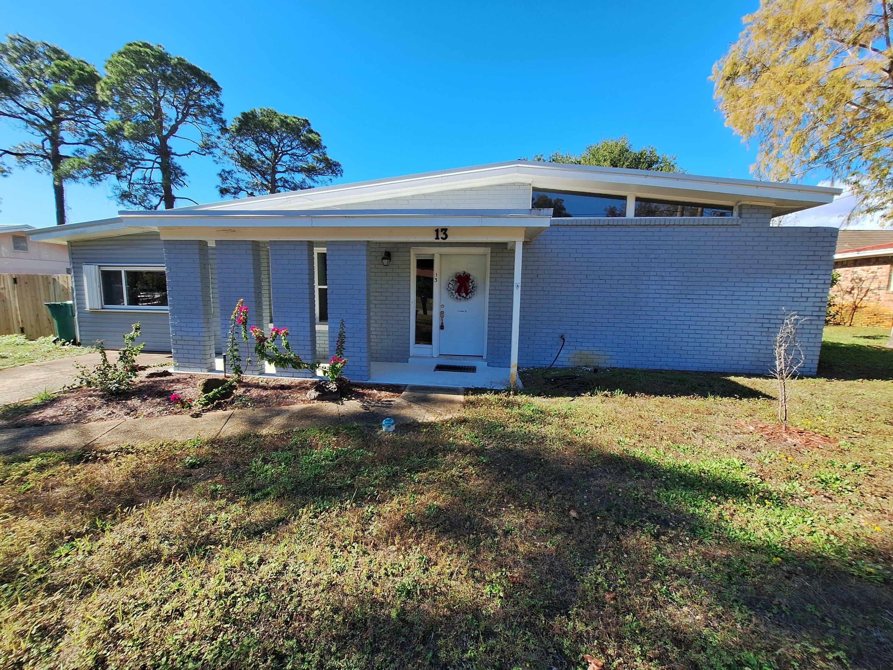 Property Photo:  13 Caswell Circle  FL 32569 