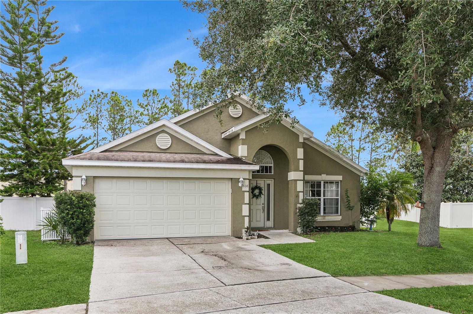 Property Photo:  808 Oxford Drive  FL 33897 