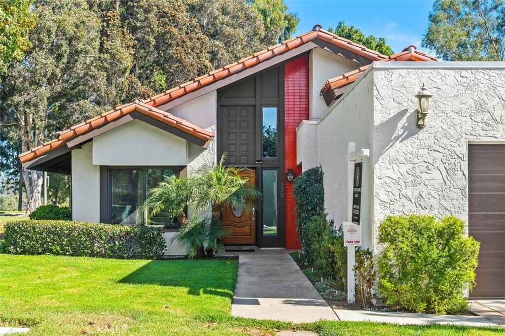 Property Photo:  626 Camino Santa Barbara  CA 92075 