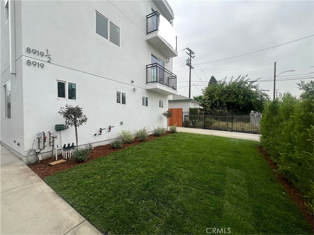 Property Photo:  8919 Hooper Avenue  CA 90002 