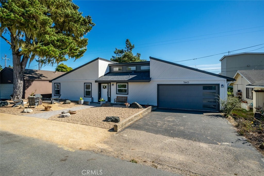 Property Photo:  560 Lancaster Street  CA 93428 