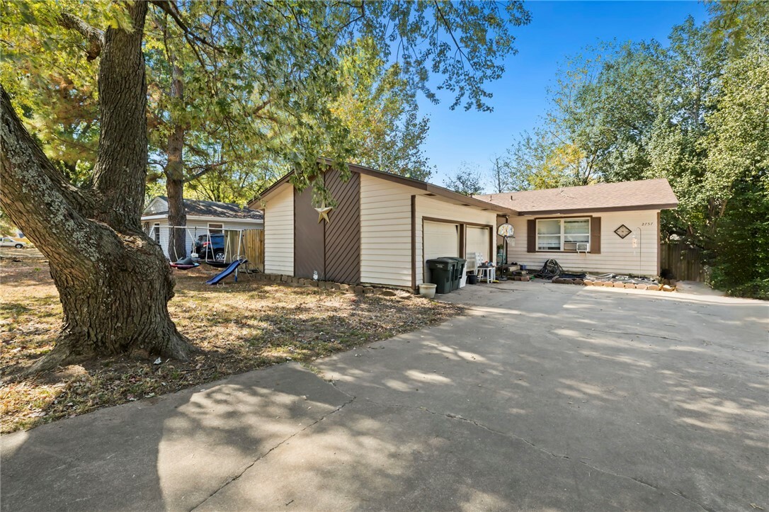 2757 Villa Boulevard  Fayetteville AR 72703 photo