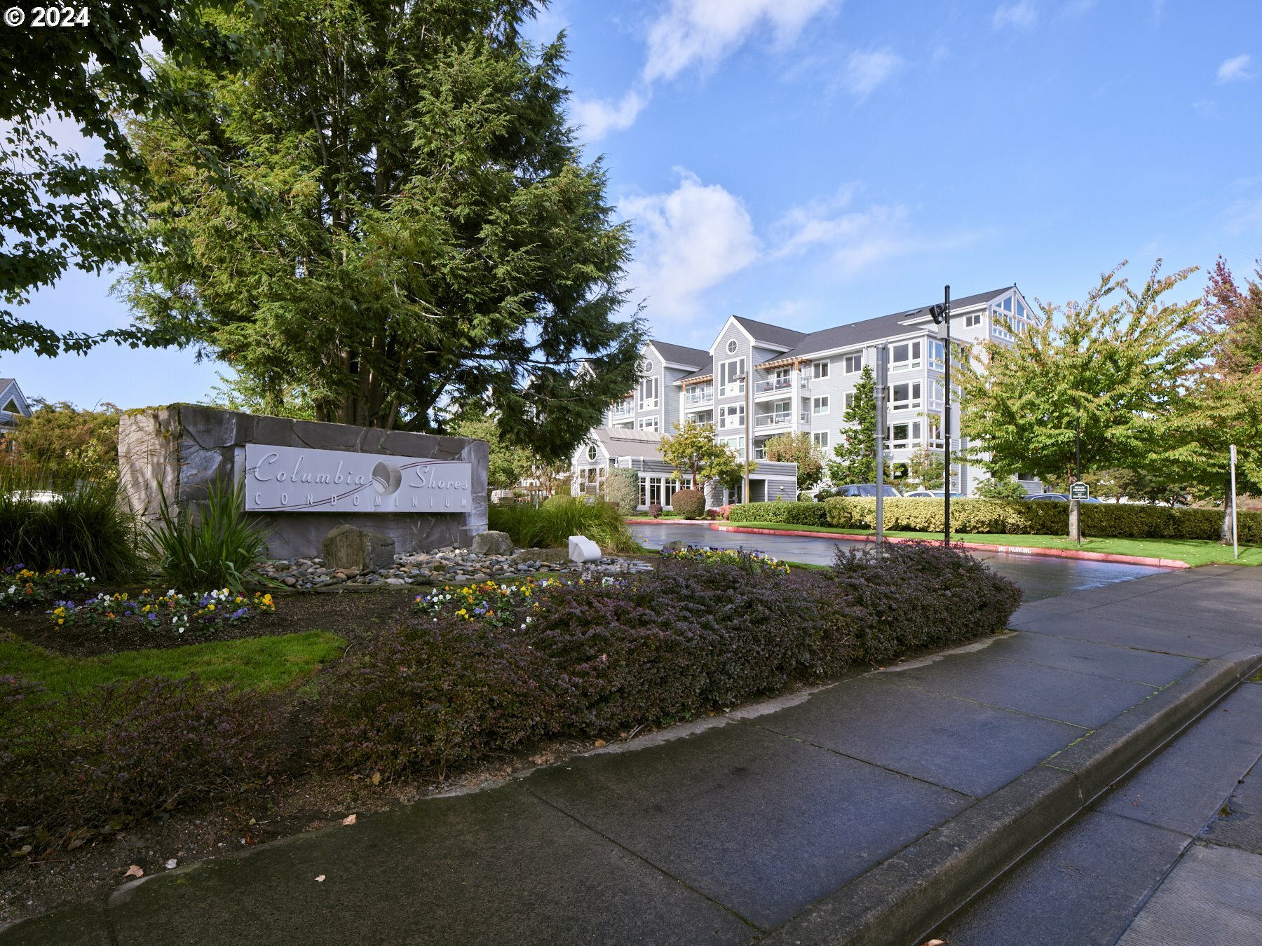 Property Photo:  520 SE Columbia River Dr 111  WA 98661 