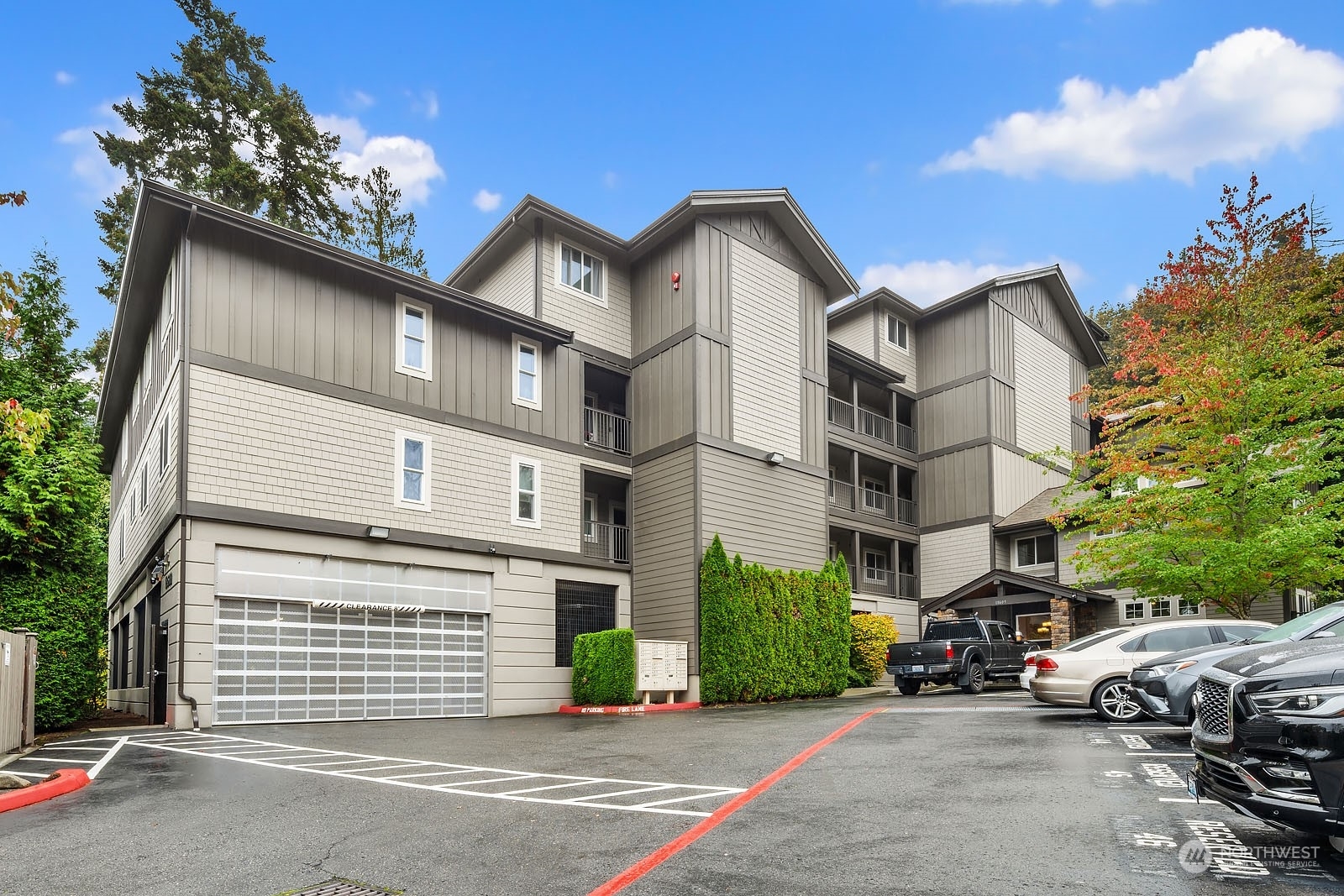 Property Photo:  18609 SE Newport Way 408  WA 98027 