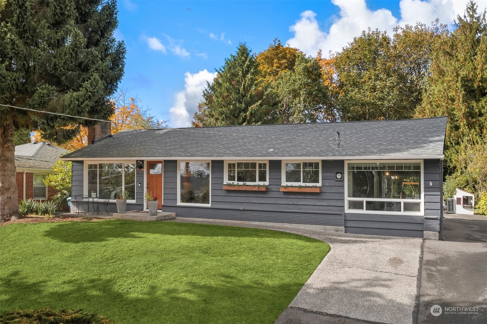 Property Photo:  10317 Densmore Avenue N  WA 98133 