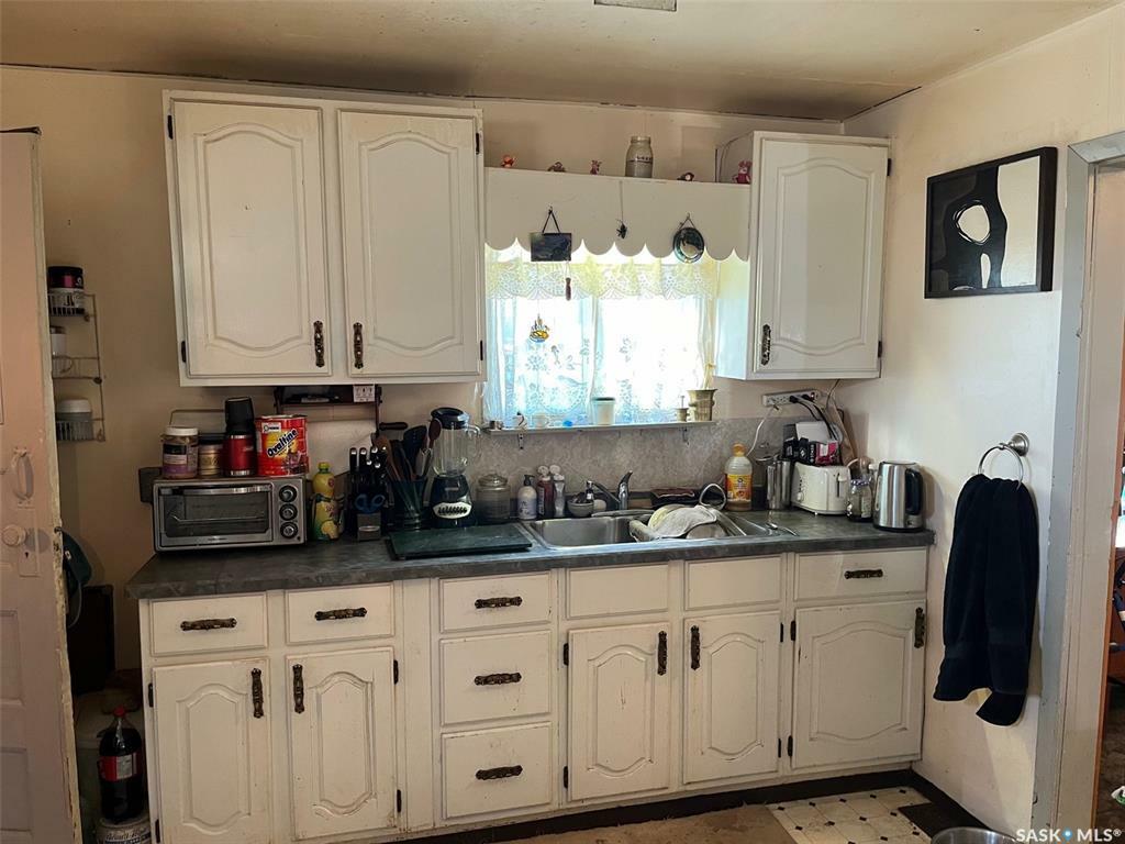 Property Photo:  202 3rd Avenue  SK S0K 4Y0 