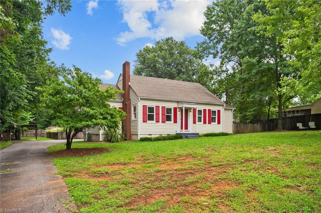 Property Photo:  1007 Fairview Drive  NC 27292 